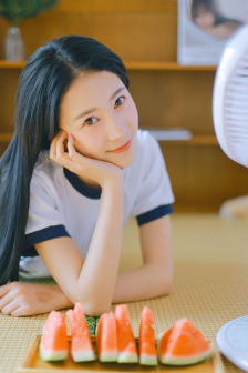 翁公和晓雯在厨房里猛烈进出